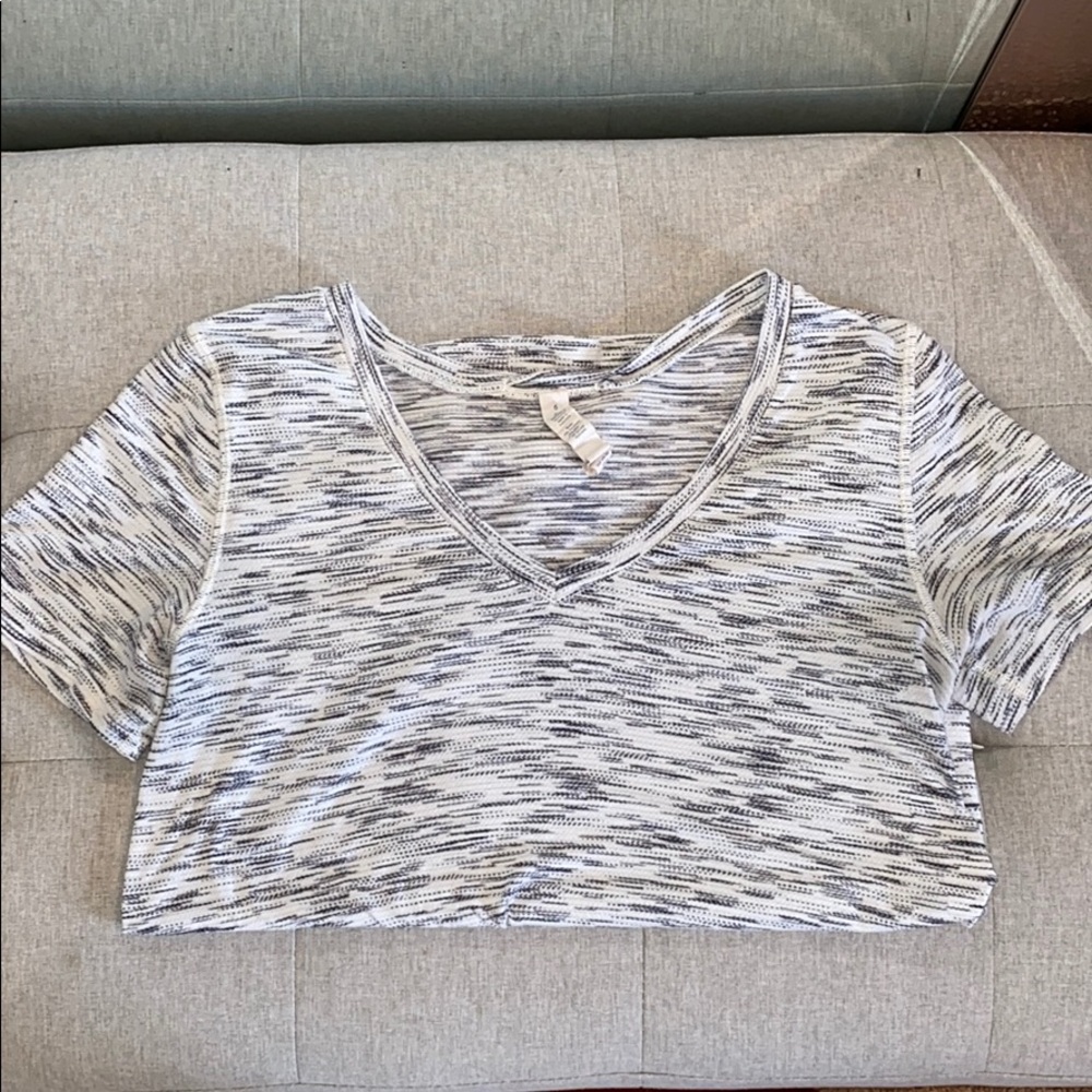 White w black detailsize 6 lululemon v neck top